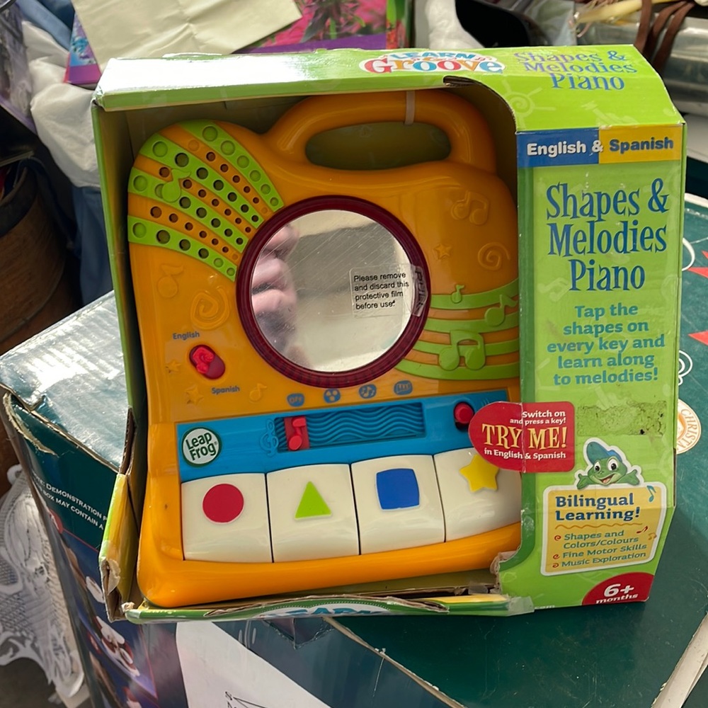NIB 2008 Leap Frog Baby Bilingual Learning Shapes & Melodies Piano 6 months +